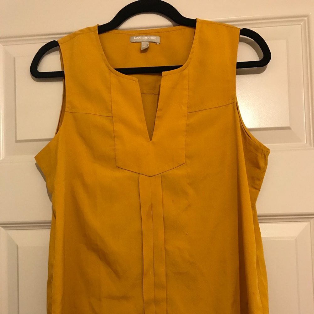 Banana Republic top, size S